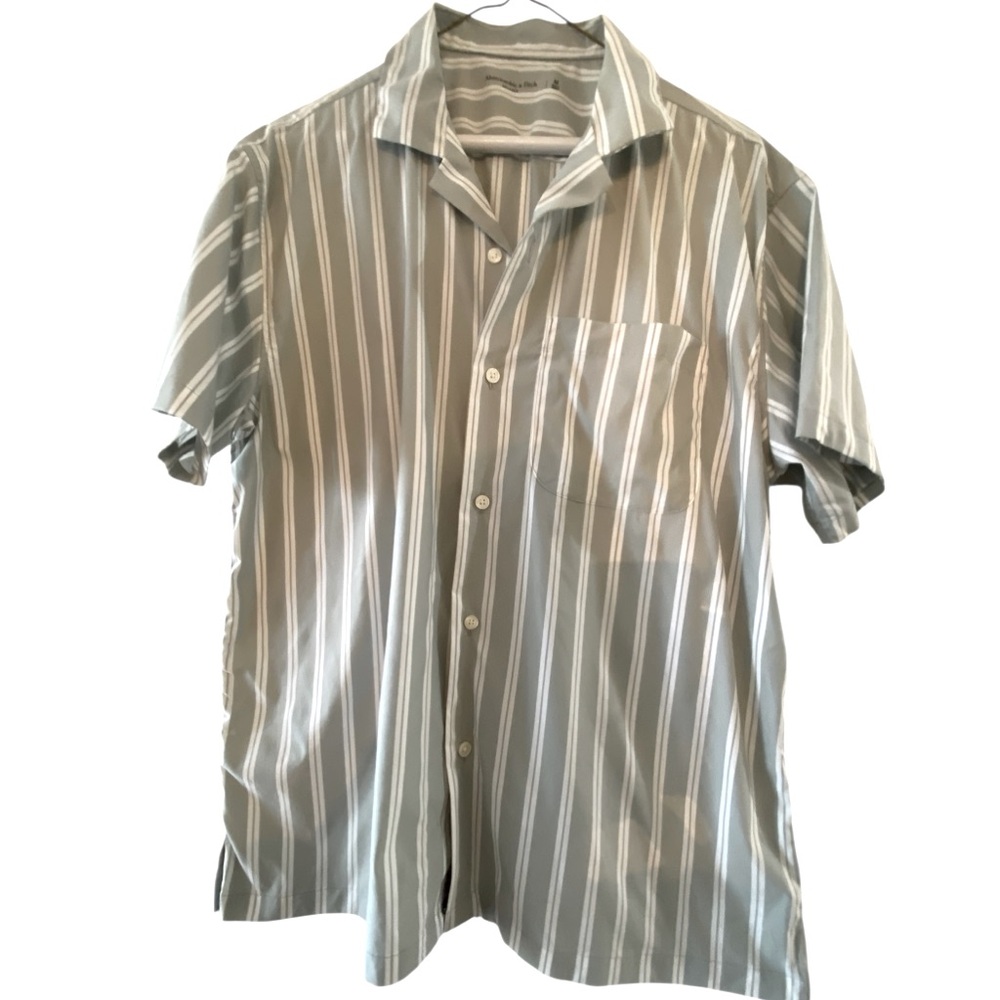 🕶️Abercrombie & Fitch Gray & White Striped Short Sleeve Shirt.